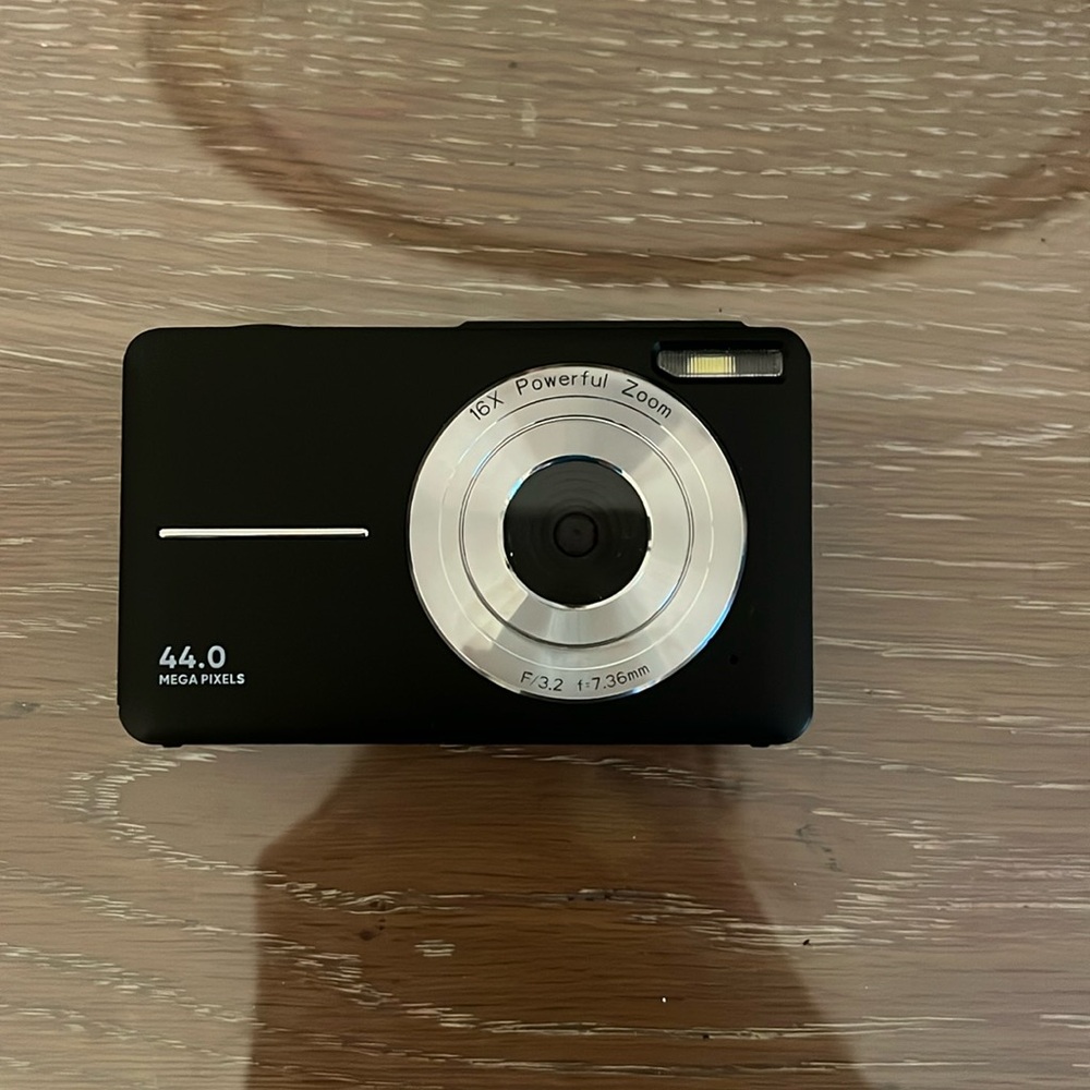 Digital camera (comes with charger)